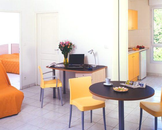 Suite Home**** Aix En Provence Sud - Bouc Bel Air Restauracja zdjęcie